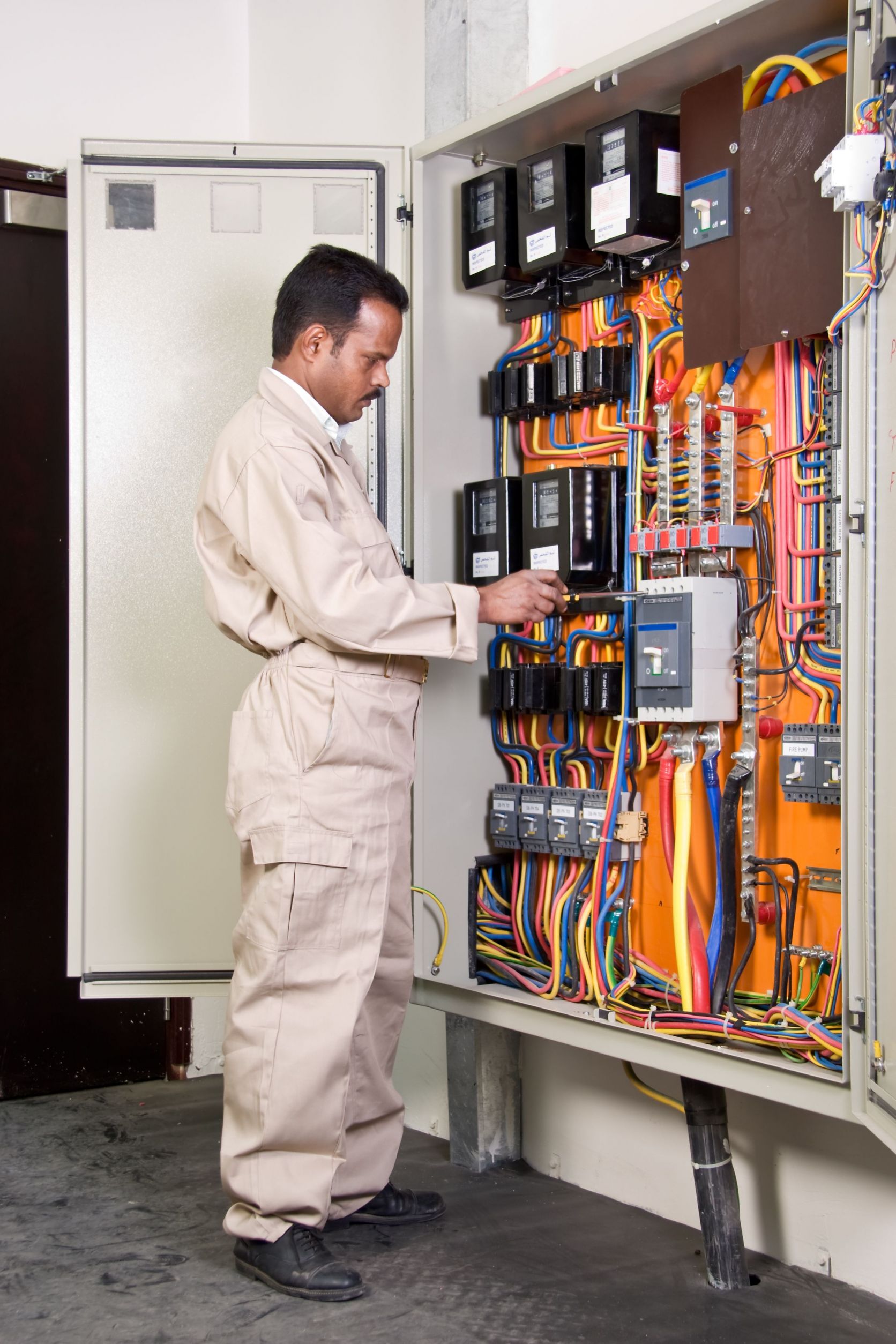 Common Signs Commercial Electric Service in Wichita Kansas is Needed
