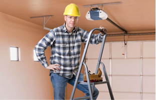 When to Hire Garage Contractors in Omaha NE to Repair a Garage Door