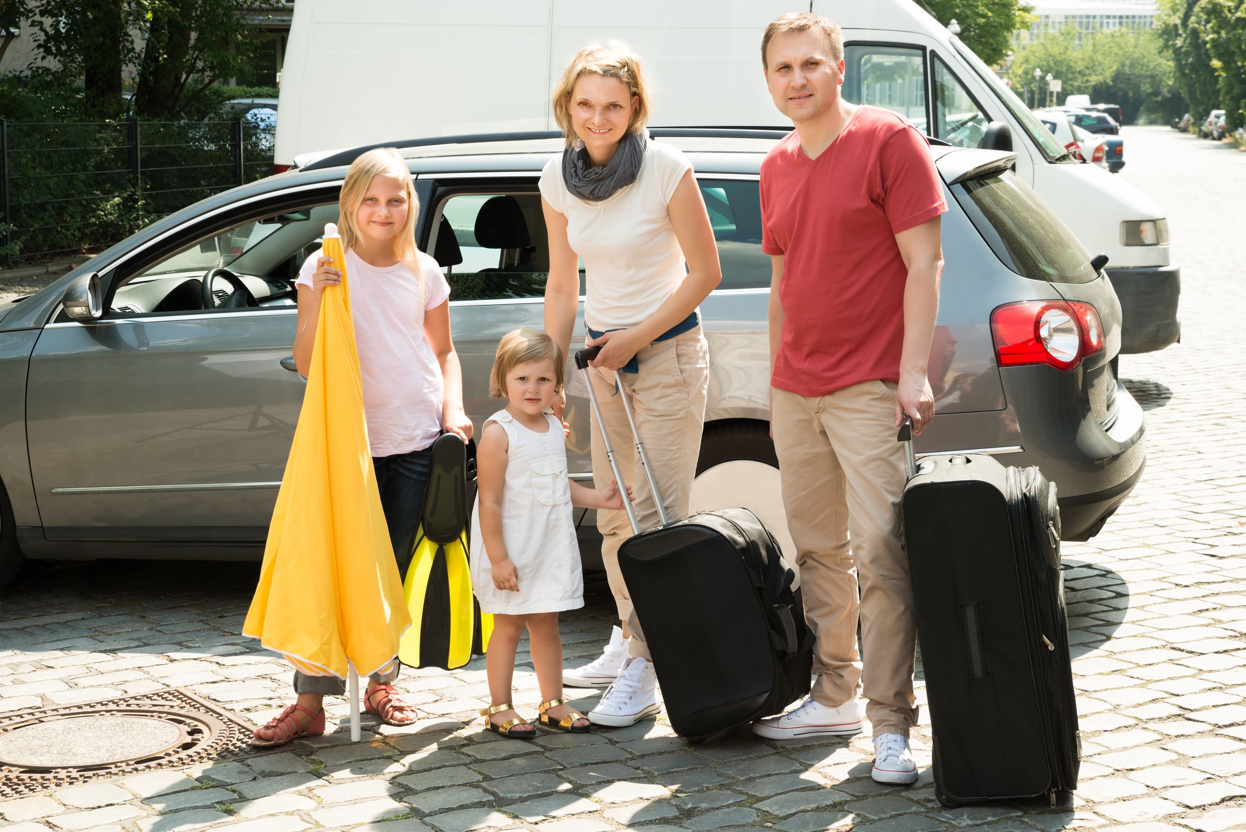4 Ways to Save on Your Yearly Family Trips