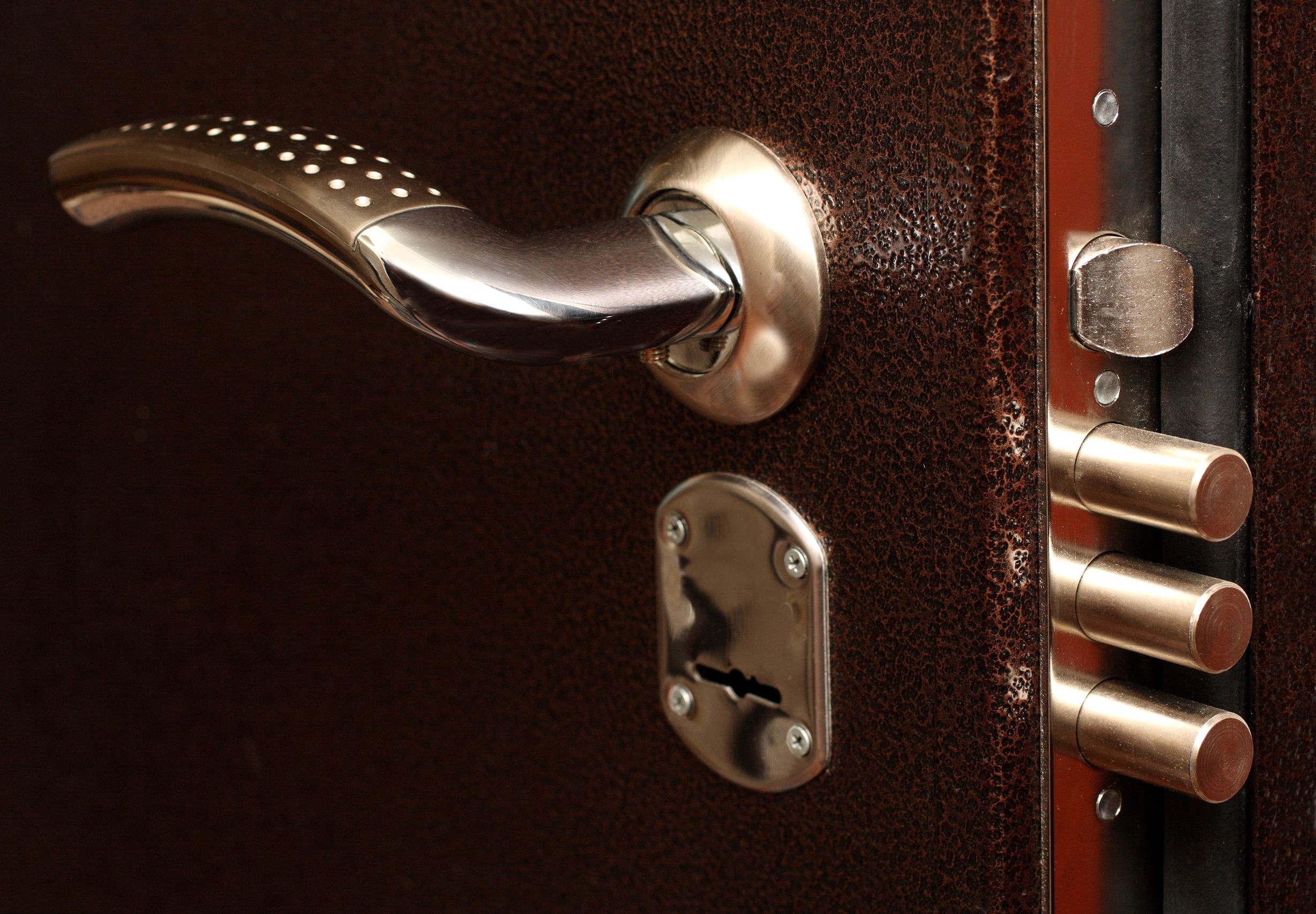 How to Find the Best Furniture Locksmith in Laguna Beach