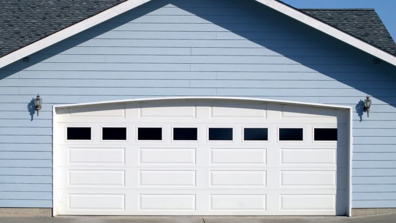 3 Reasons to Hire a Professional Garage Door Service in Rockton, IL
