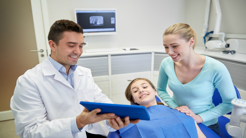 What Services Can Parents Expect From a Pediatric Dentist in Oak Lawn?