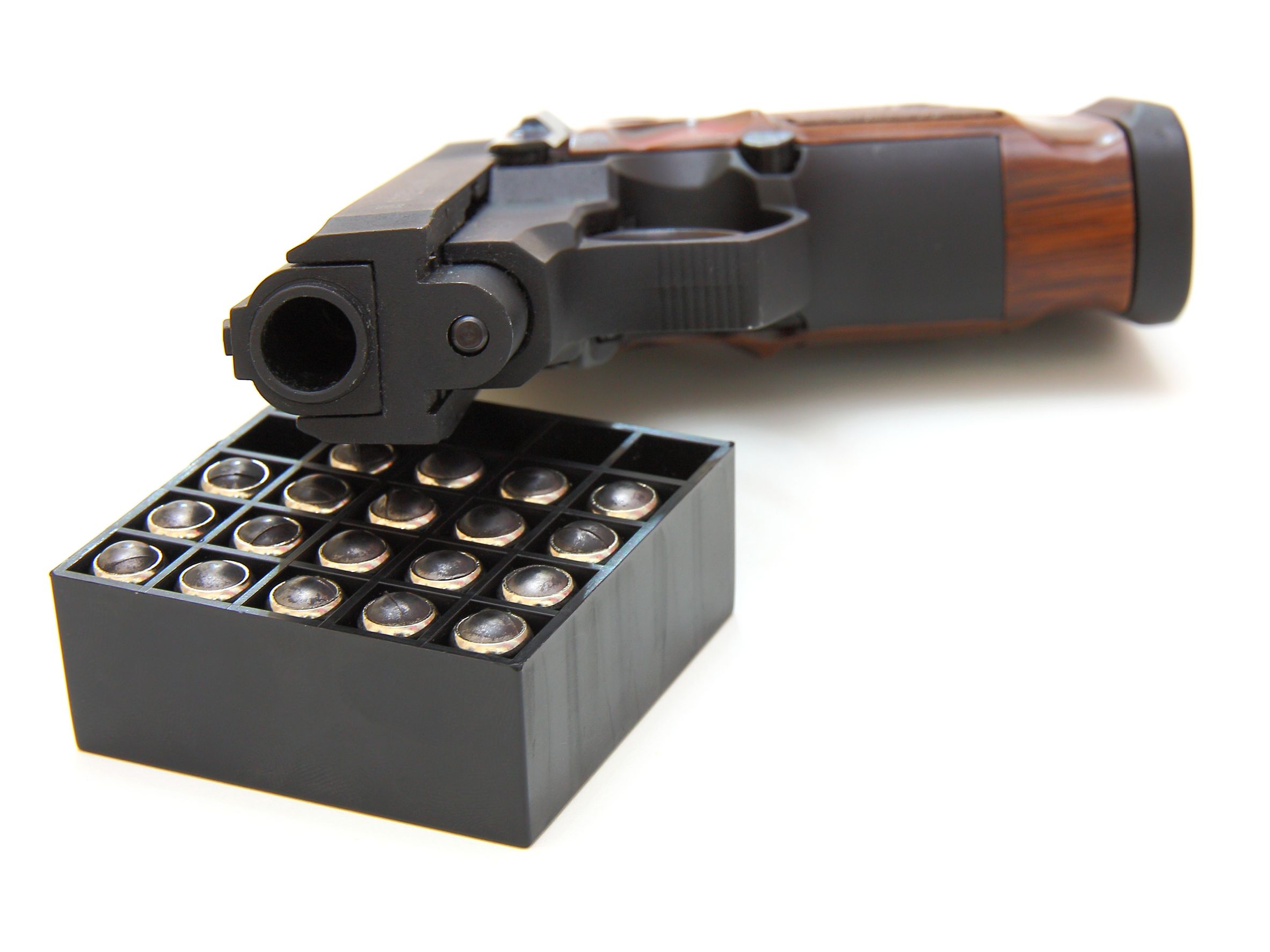 How to Find a Wholesale Guns Shop