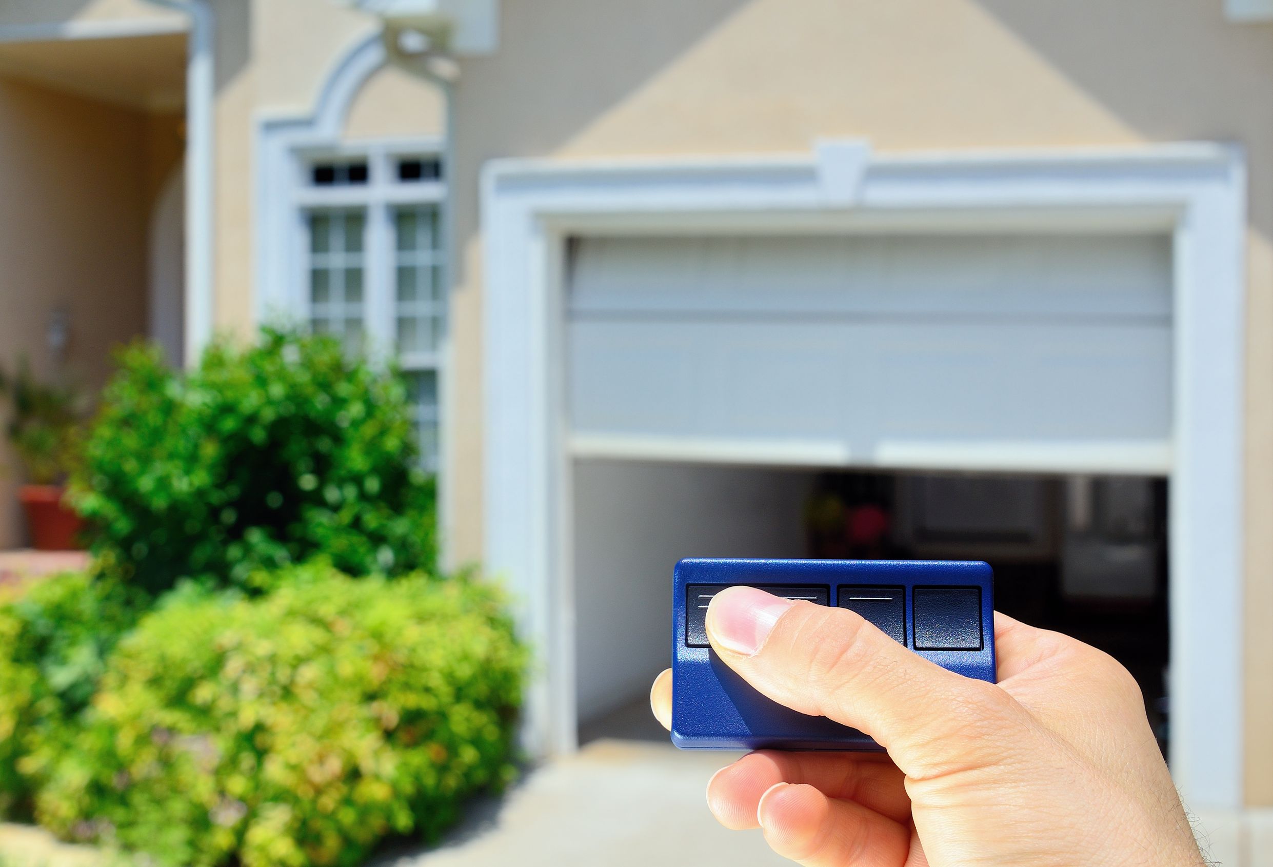 Local Professionals Can Take Care of Garage Door Opener Repair in Peoria, AZ, Swiftly