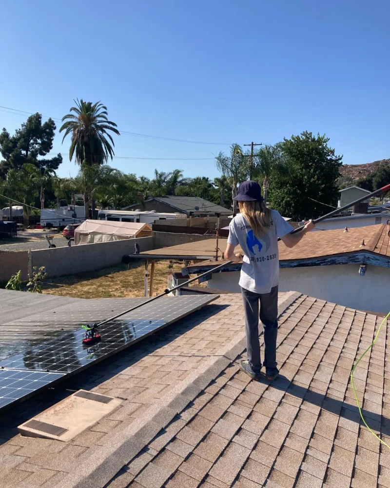 Solar Panel Cleaning in San Diego, CA: A Must for Peak Efficiency