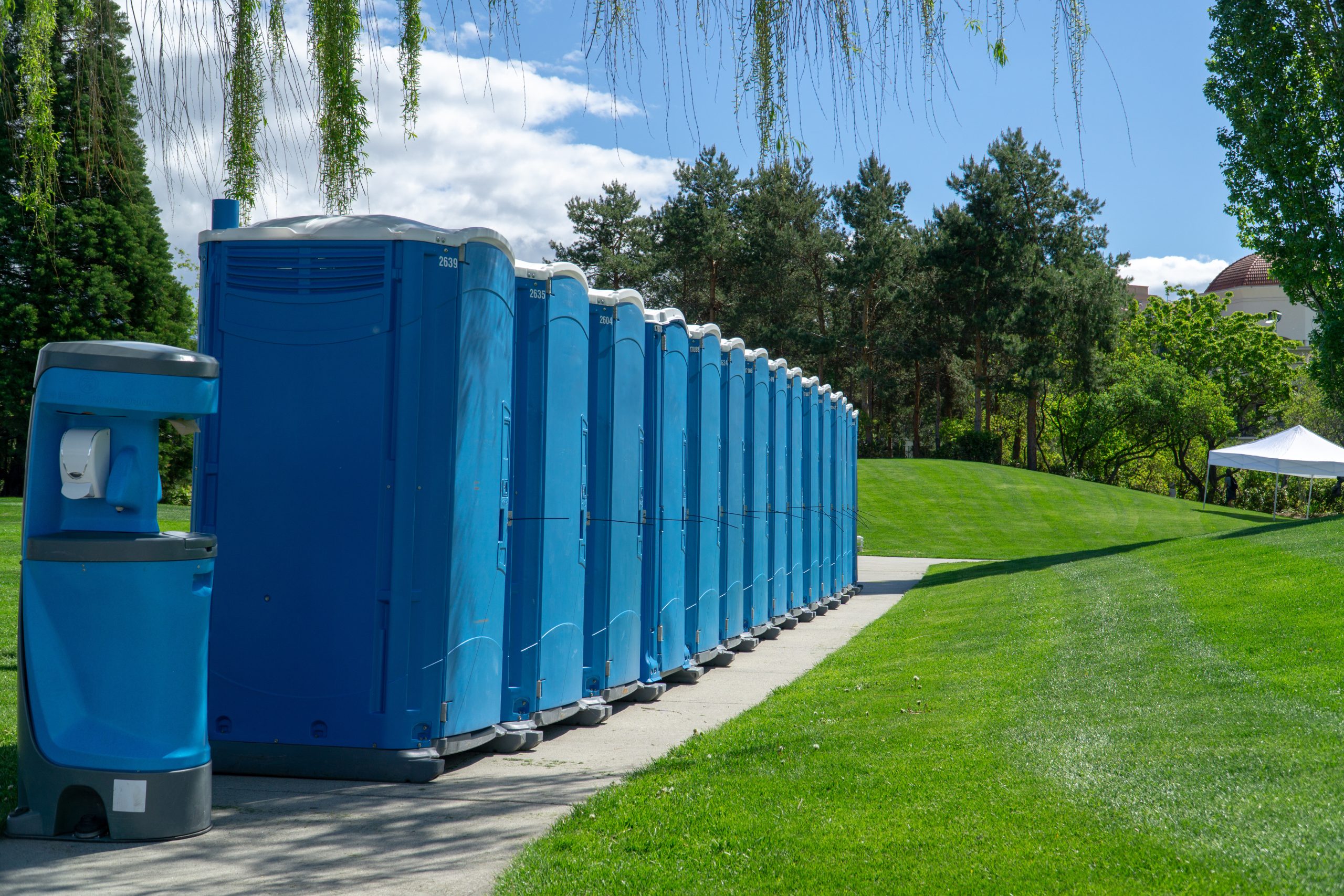 Stay Cool and Comfortable with a Porta Potty with AC in Gulfport, MS