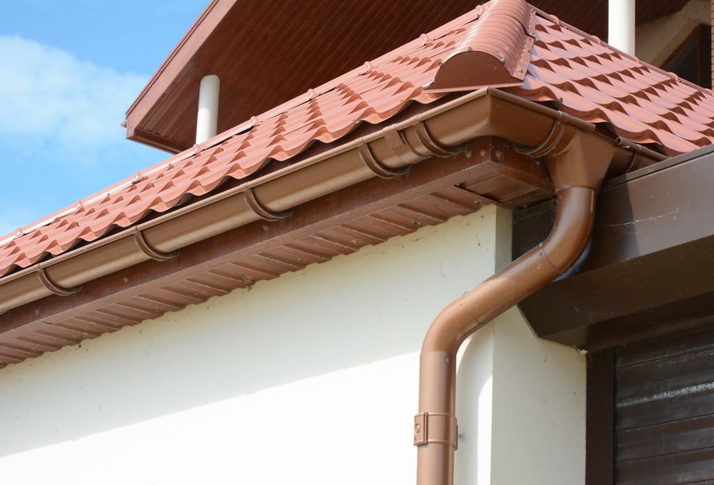 Why a Gutter Installation Contractor Pleasant View, TN Experts Recommend Matters