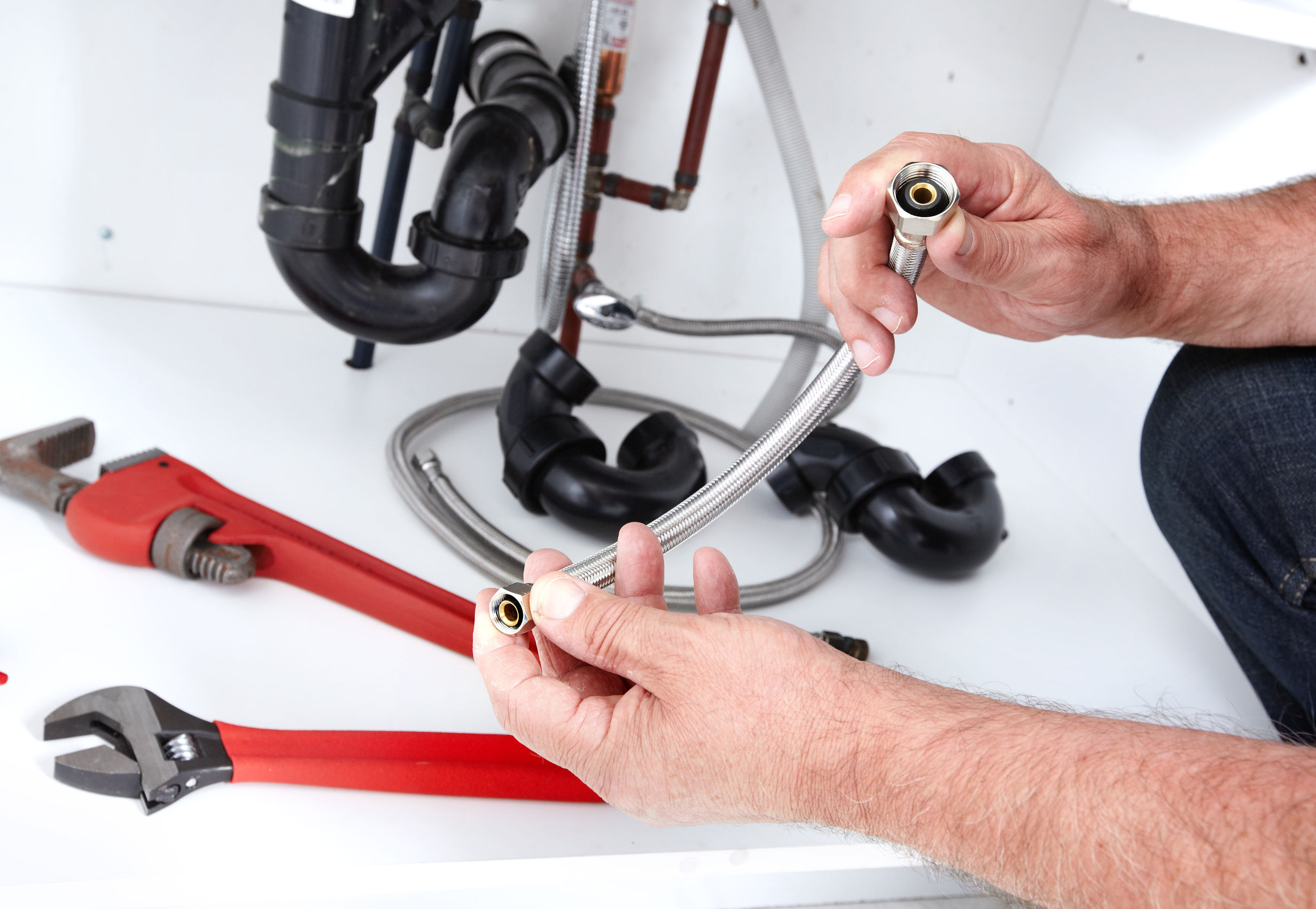 Signs You Need a Plumber Fresno CA for Emergency Water Leak Repairs at Home