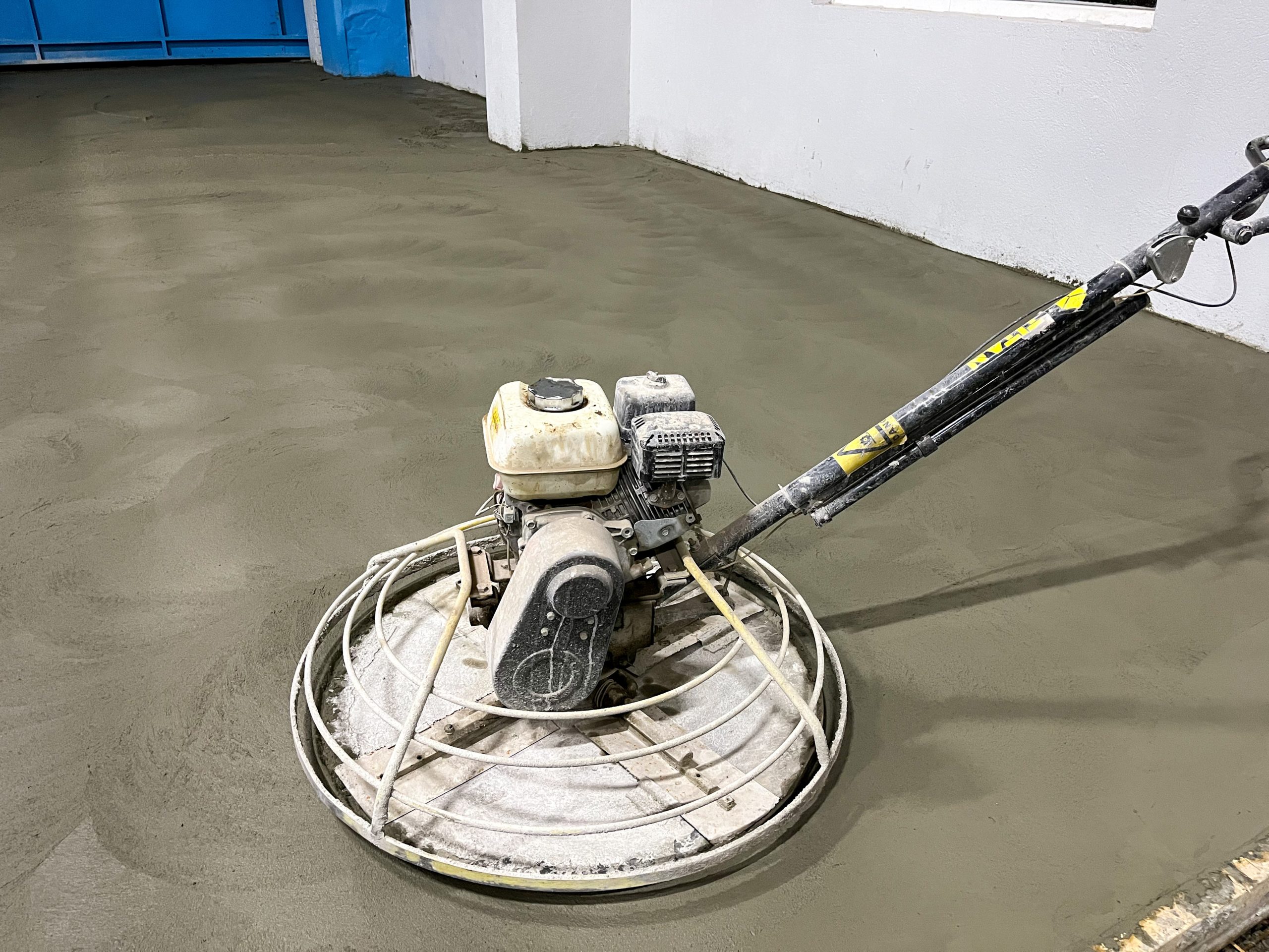 Why Homeowners Choose Polyurea Garage Floor Coating Minneapolis for Lasting Durability
