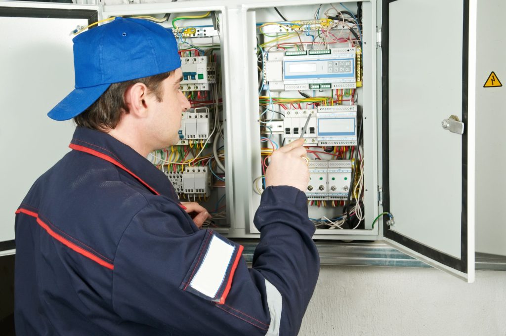 Signs You Need an Electrician Panama City FL for Circuit Breaker Troubleshooting