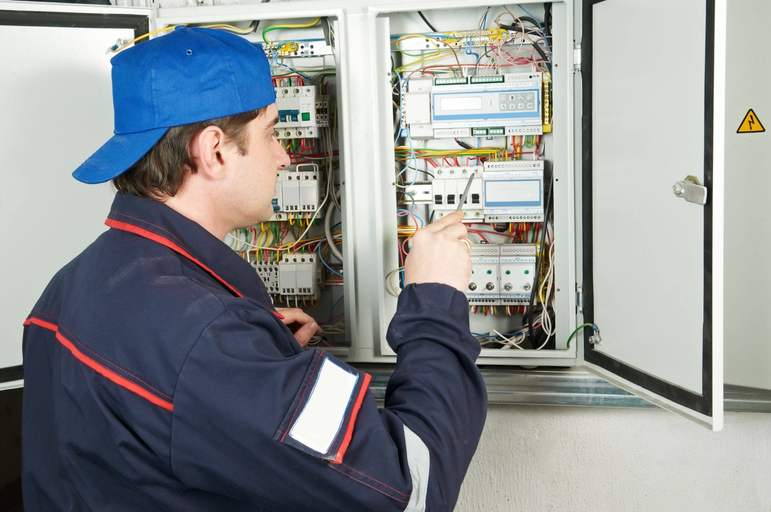 Signs You Need an Electrician Panama City FL for Circuit Breaker Troubleshooting