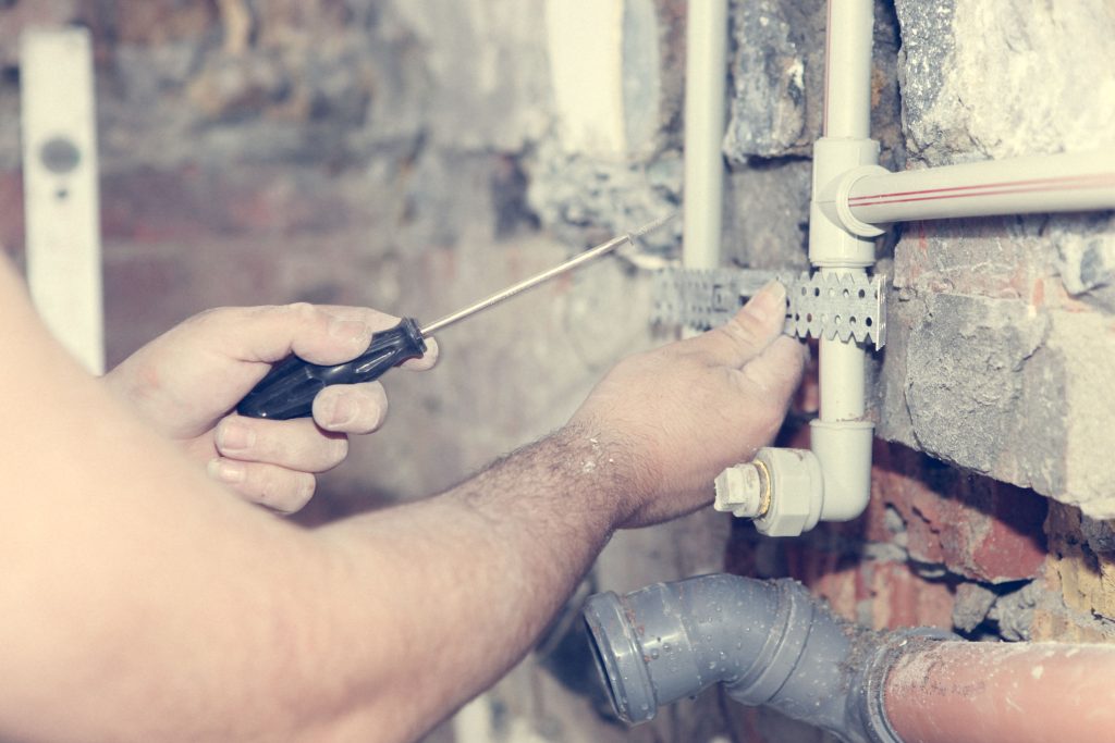 Benefits of Hiring a Pipe Repair Plumbing Contractor Beavercreek OH for Homeowners