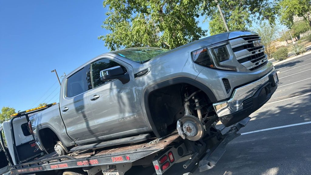 Top Reasons to Call Light Duty Towing for Roadside Assistance