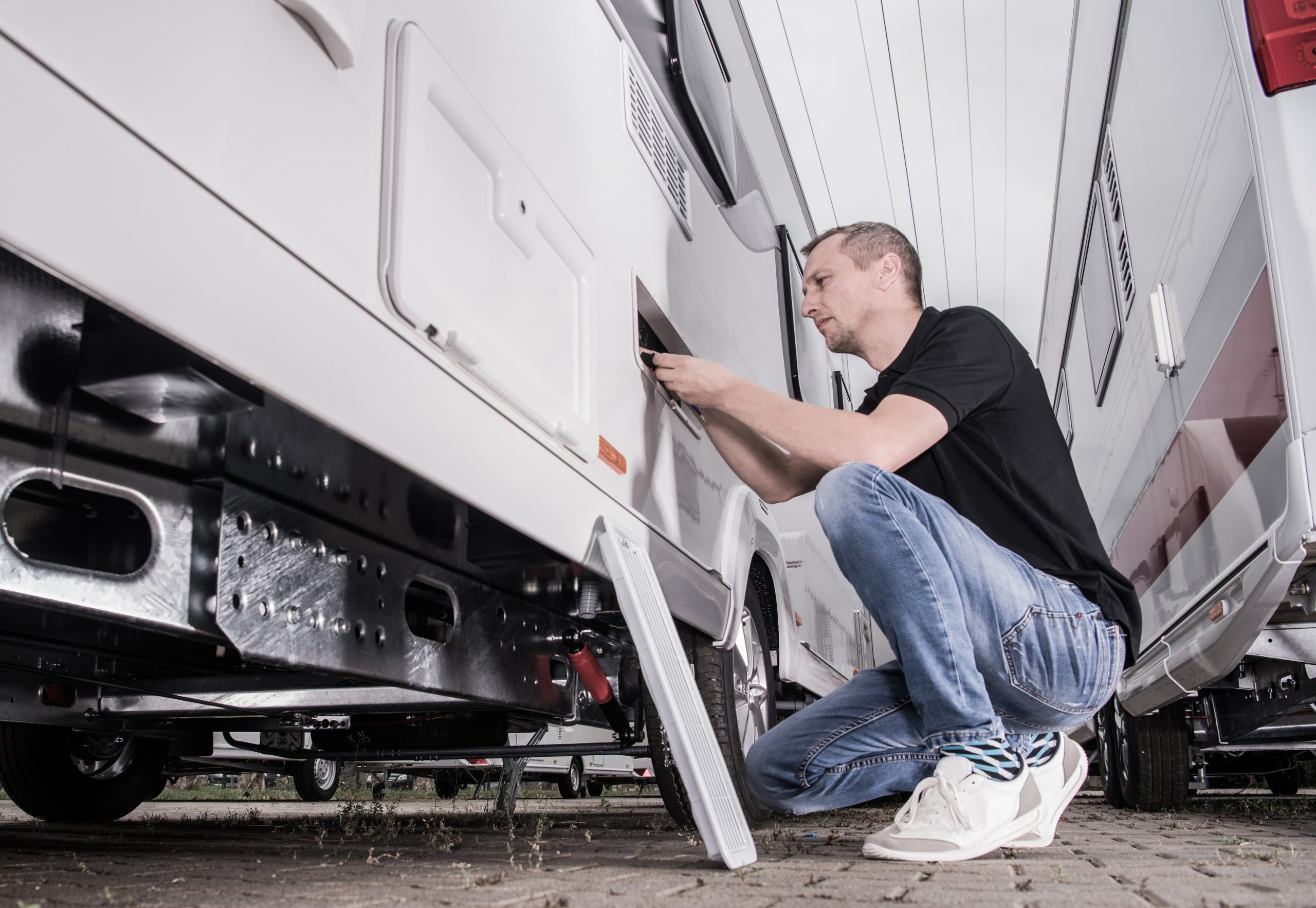 What to Expect from Recreational Vehicle Glass Newport, NC for Quick Repairs and Replacements